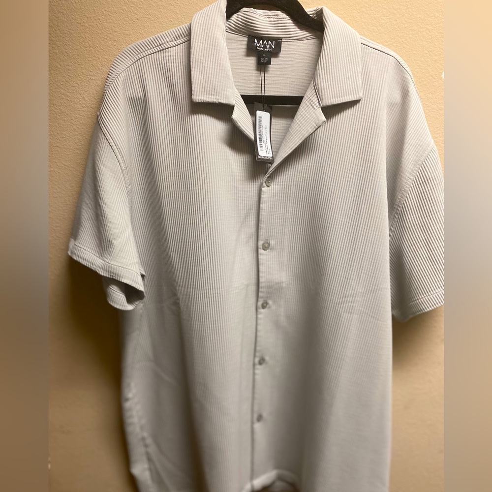 Mens Grey Oversized BooHoo Pleated shirt in XL.